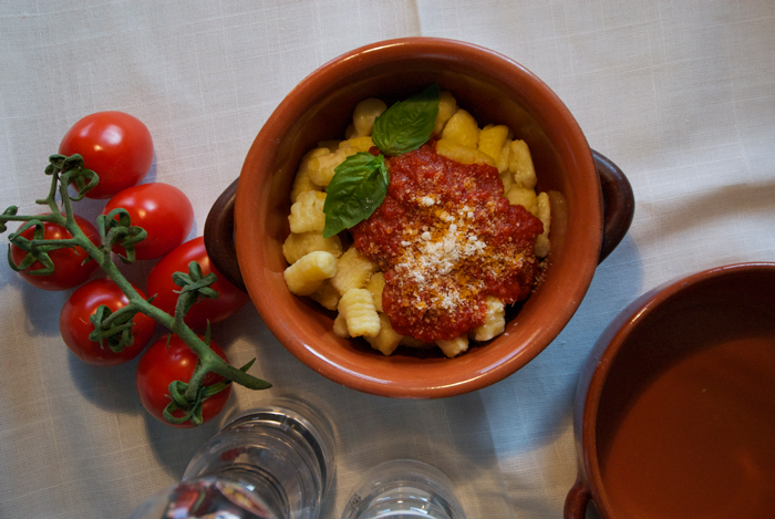 Gnocchi de batata com molho de tomate e manjericão - Bertazzoni